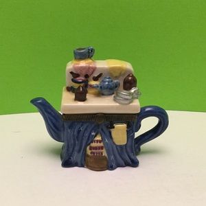 Vintage trinket pill box tea vintage stove box